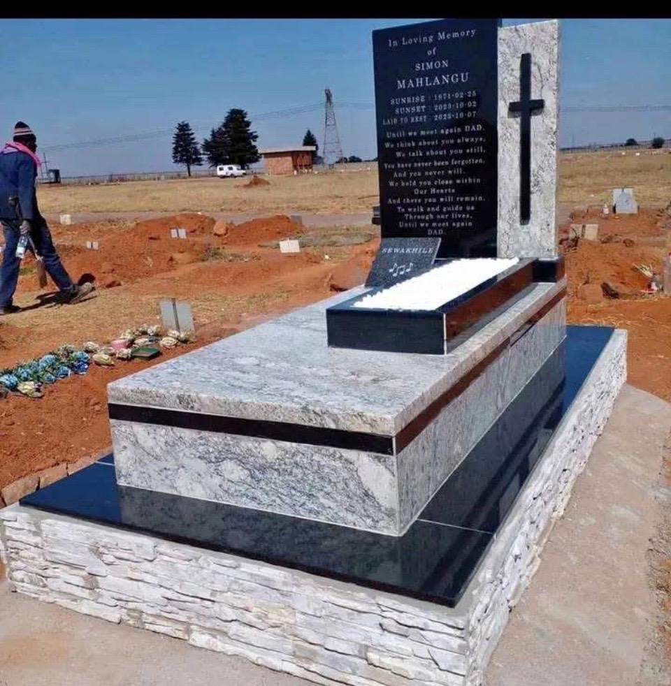 Classic Arch – Black Granite tombstone